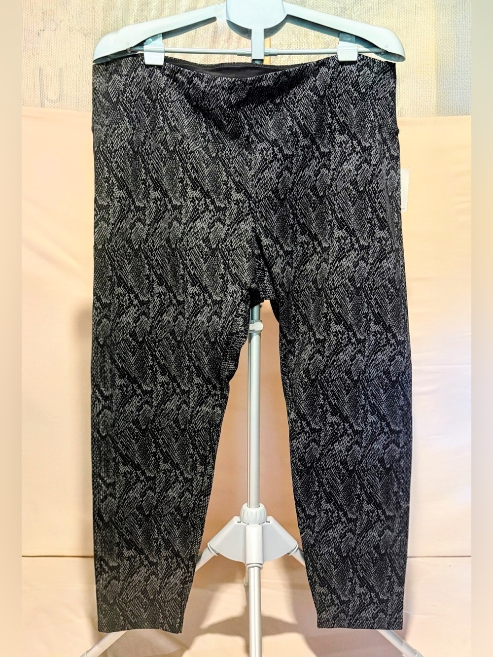 Kate Park 3X Snakeskin Print Leggings - nwot
